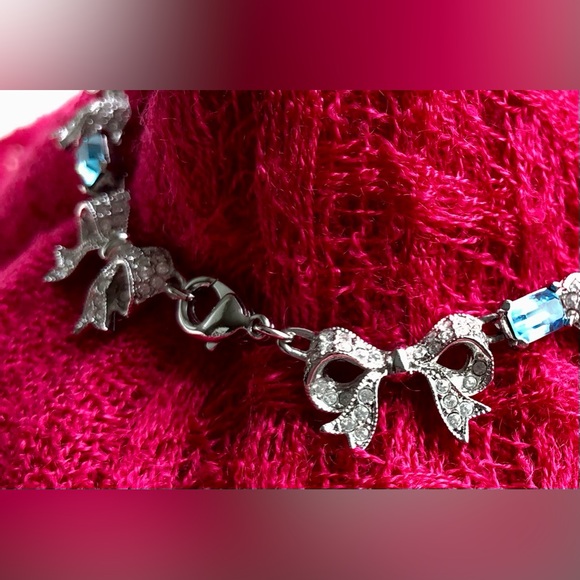 Bracelet w/Bows and Blue Rectangle Stones - Picture 6 of 8